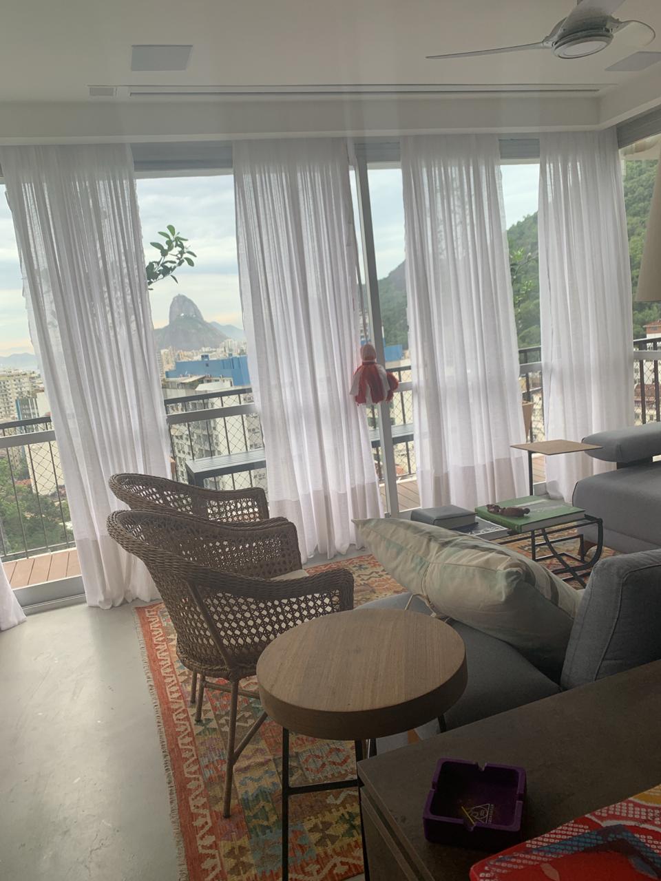 Sala de estar renovada no Humaitá