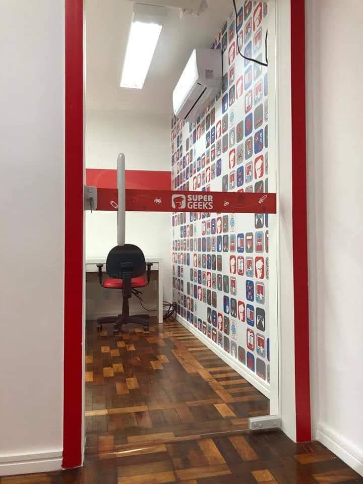 Sala de aula da Super Geeks após a reforma